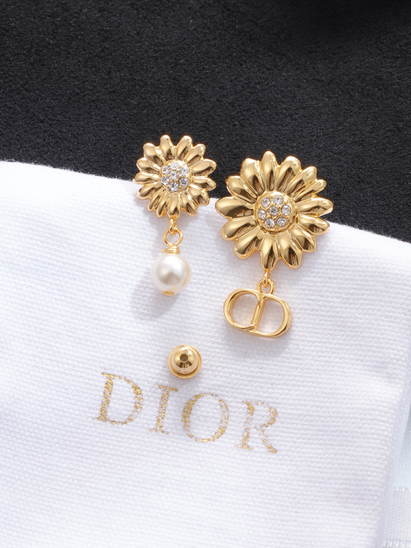 디올 귀걸이 134594 Dior Earrings 썸네일 이미지