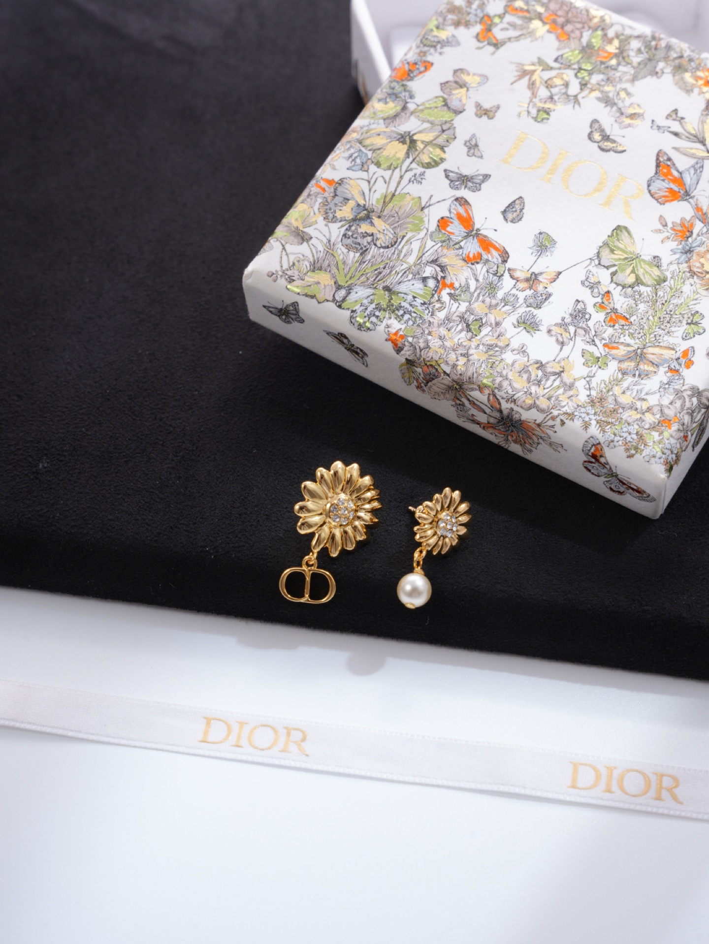 디올 귀걸이 134594 Dior Earrings 썸네일 이미지