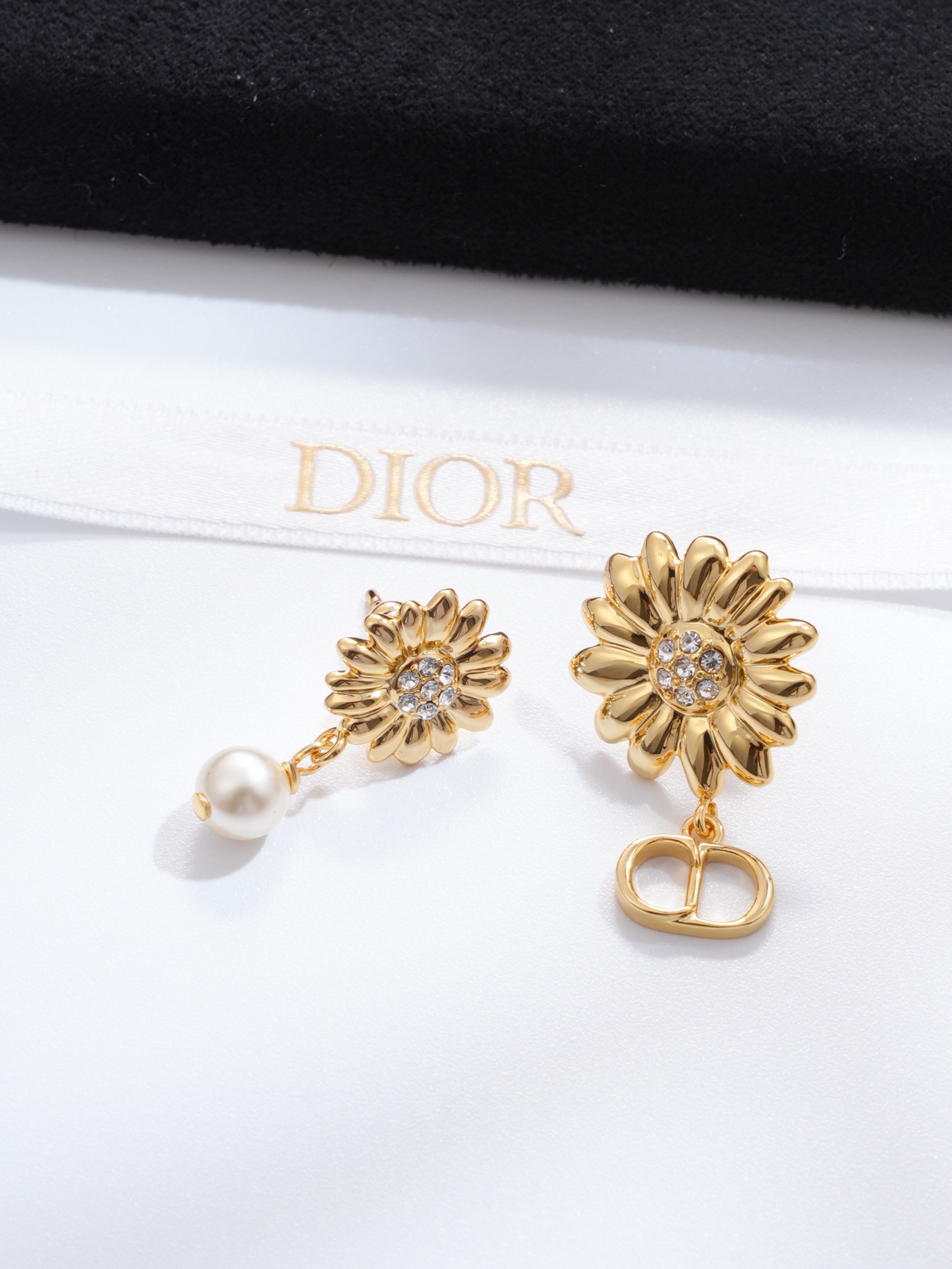 디올 귀걸이 134594 Dior Earrings 썸네일 이미지