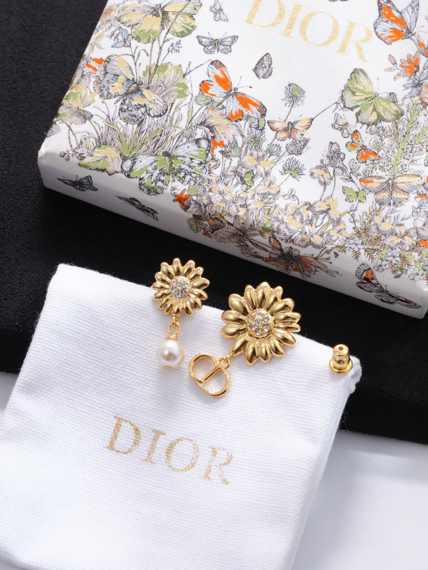 디올 귀걸이 134594 Dior Earrings 썸네일 이미지