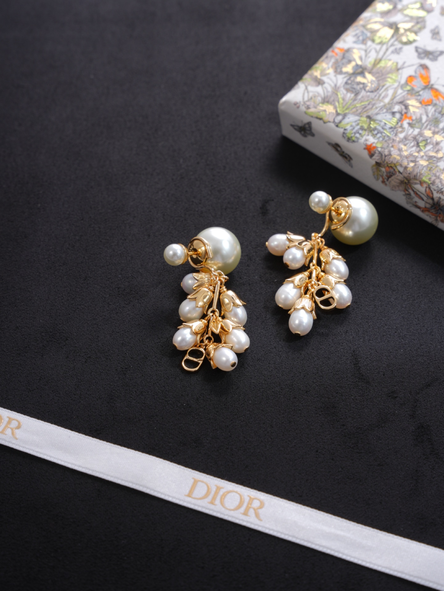 디올 귀걸이 134583 Dior Earrings 썸네일 이미지