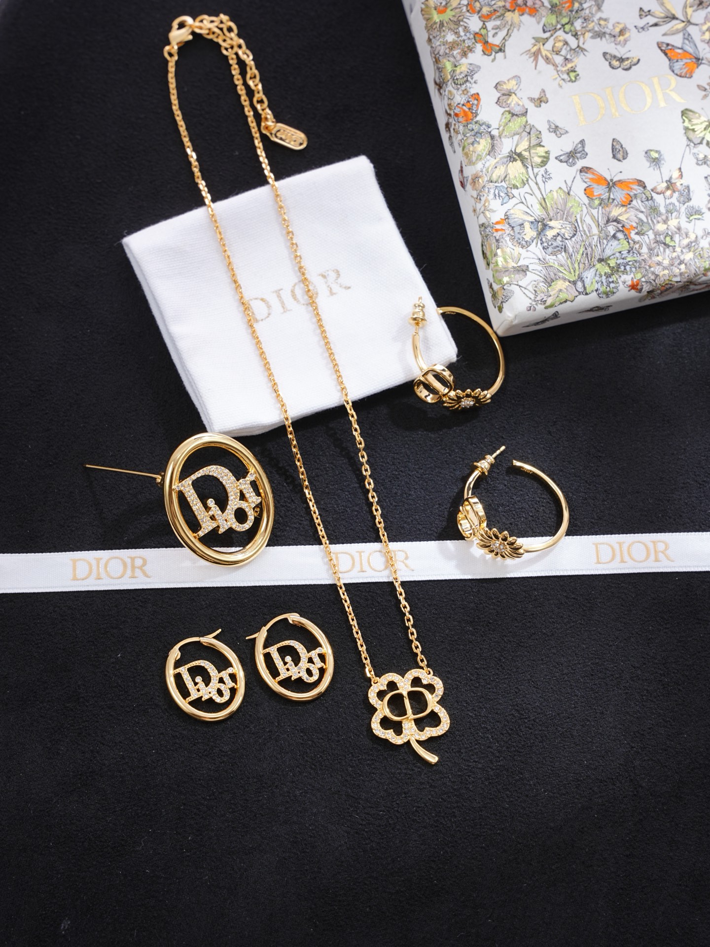 디올 귀걸이 134952 Dior Earrings 썸네일 이미지