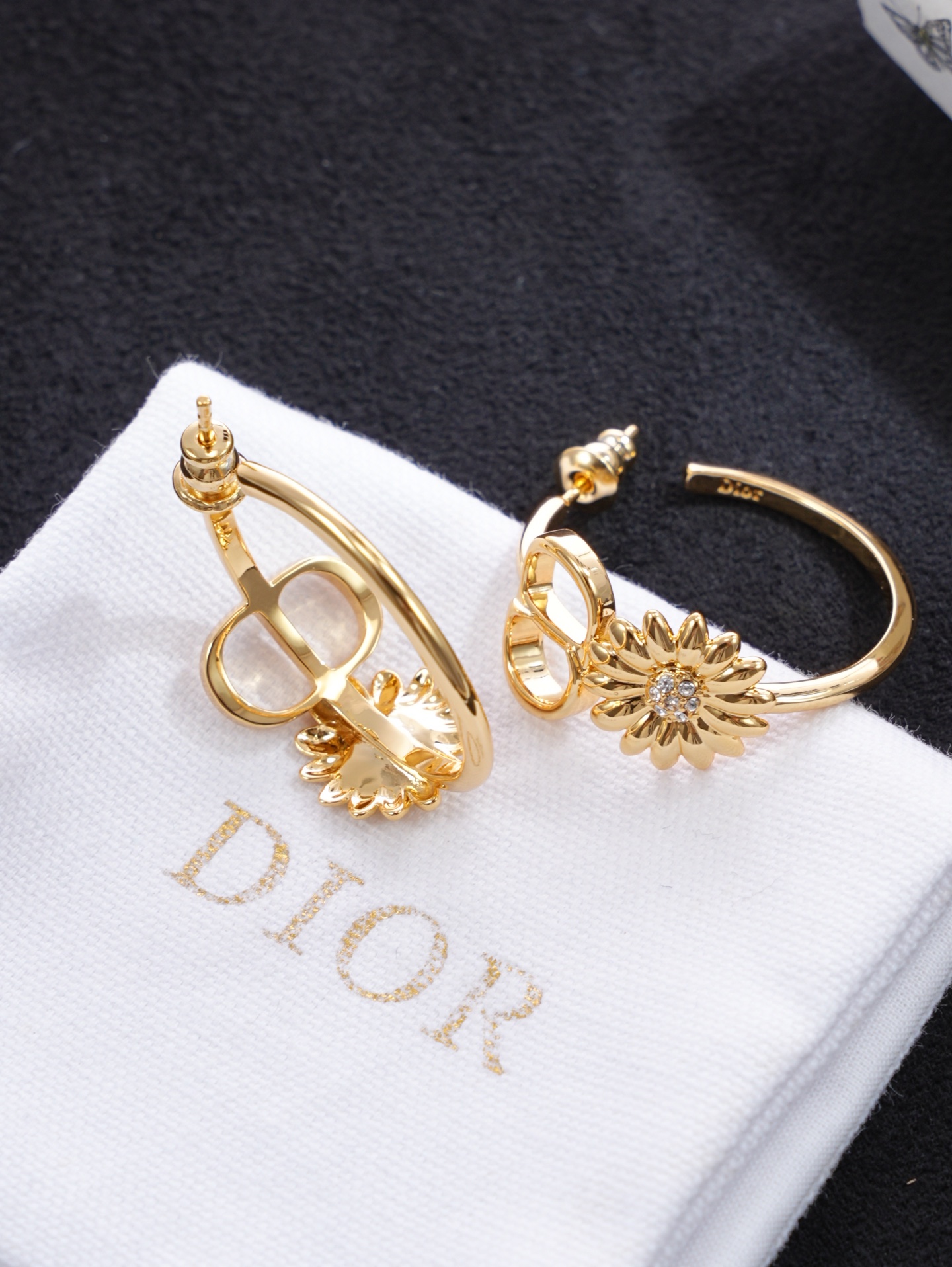 디올 귀걸이 134952 Dior Earrings 썸네일 이미지