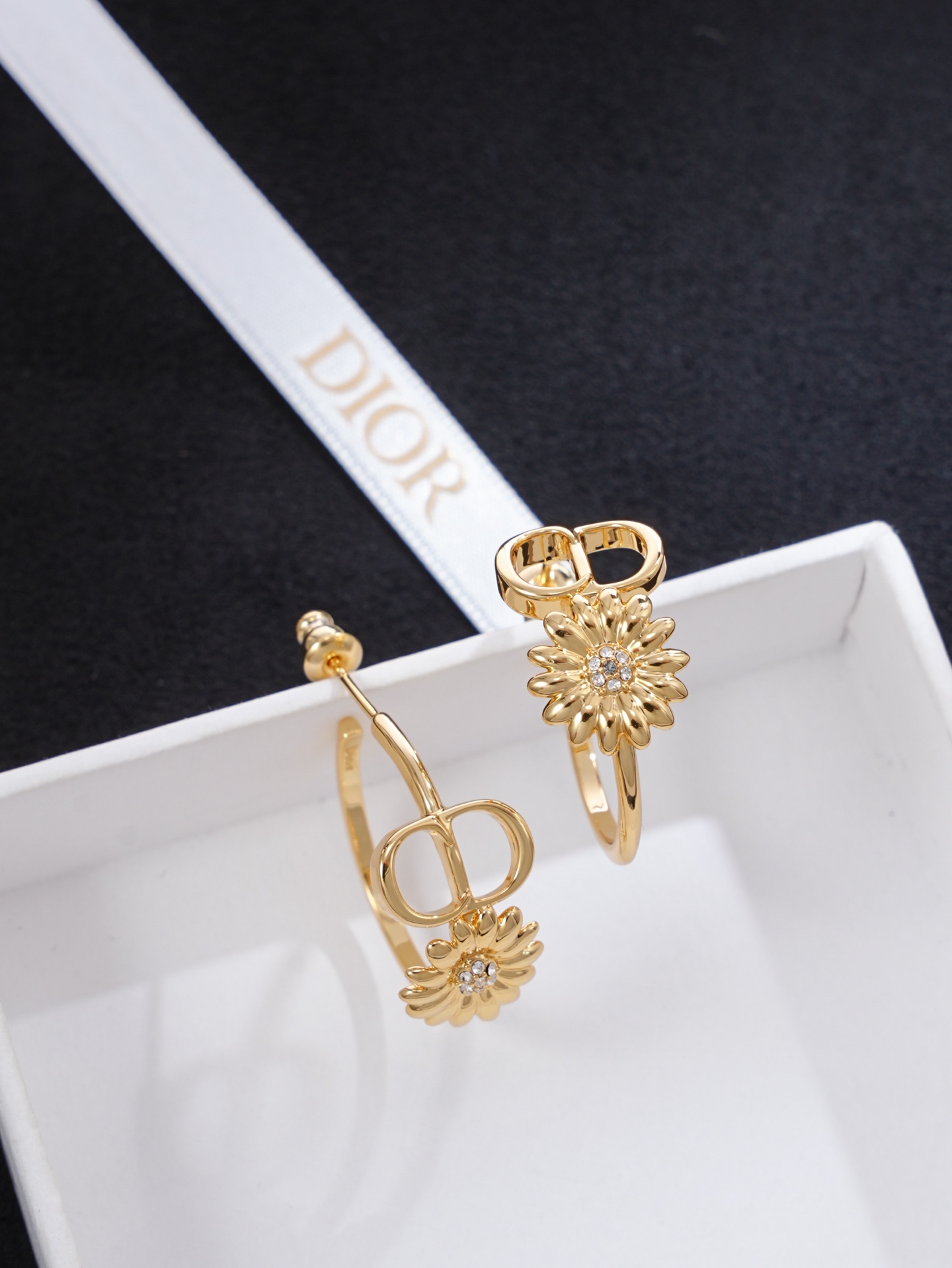 디올 귀걸이 134952 Dior Earrings 썸네일 이미지