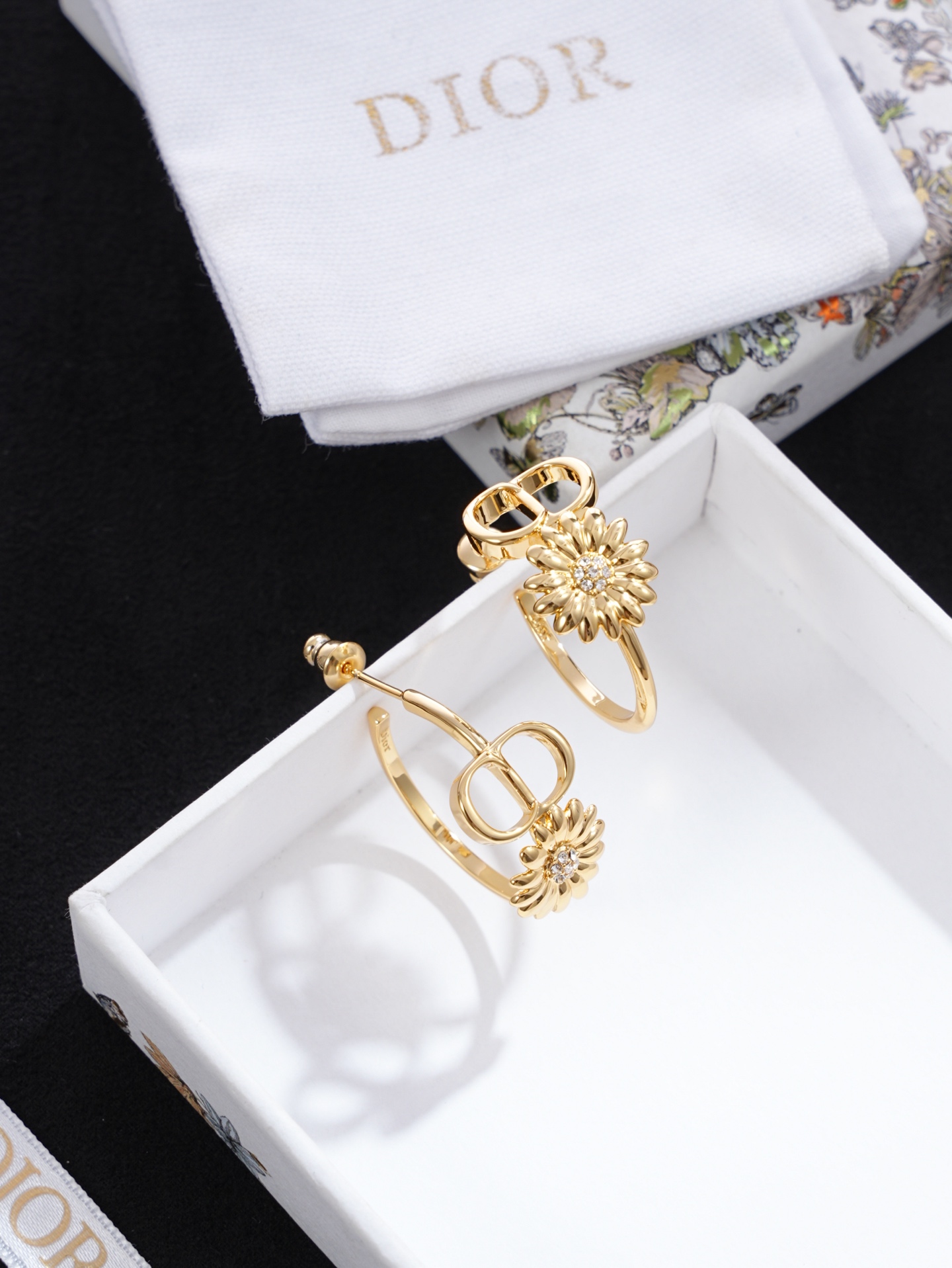 디올 귀걸이 134952 Dior Earrings 썸네일 이미지