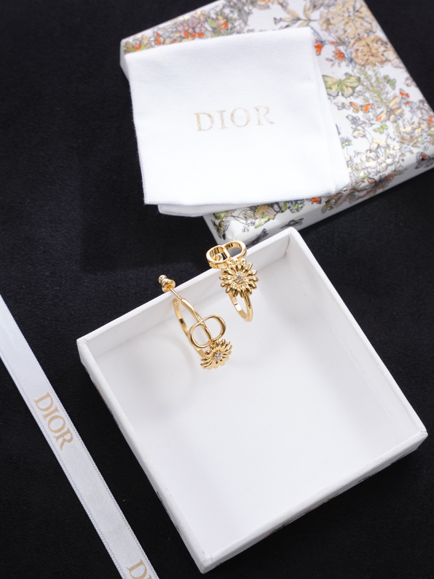 디올 귀걸이 134952 Dior Earrings 썸네일 이미지