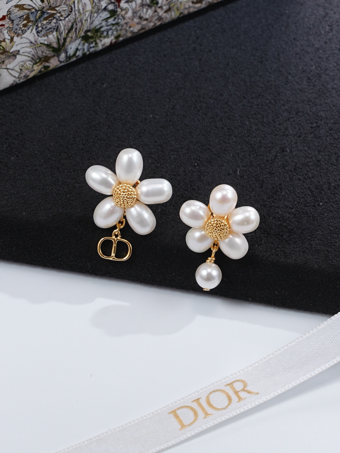 디올 귀걸이 134772 Dior Earrings 썸네일 이미지