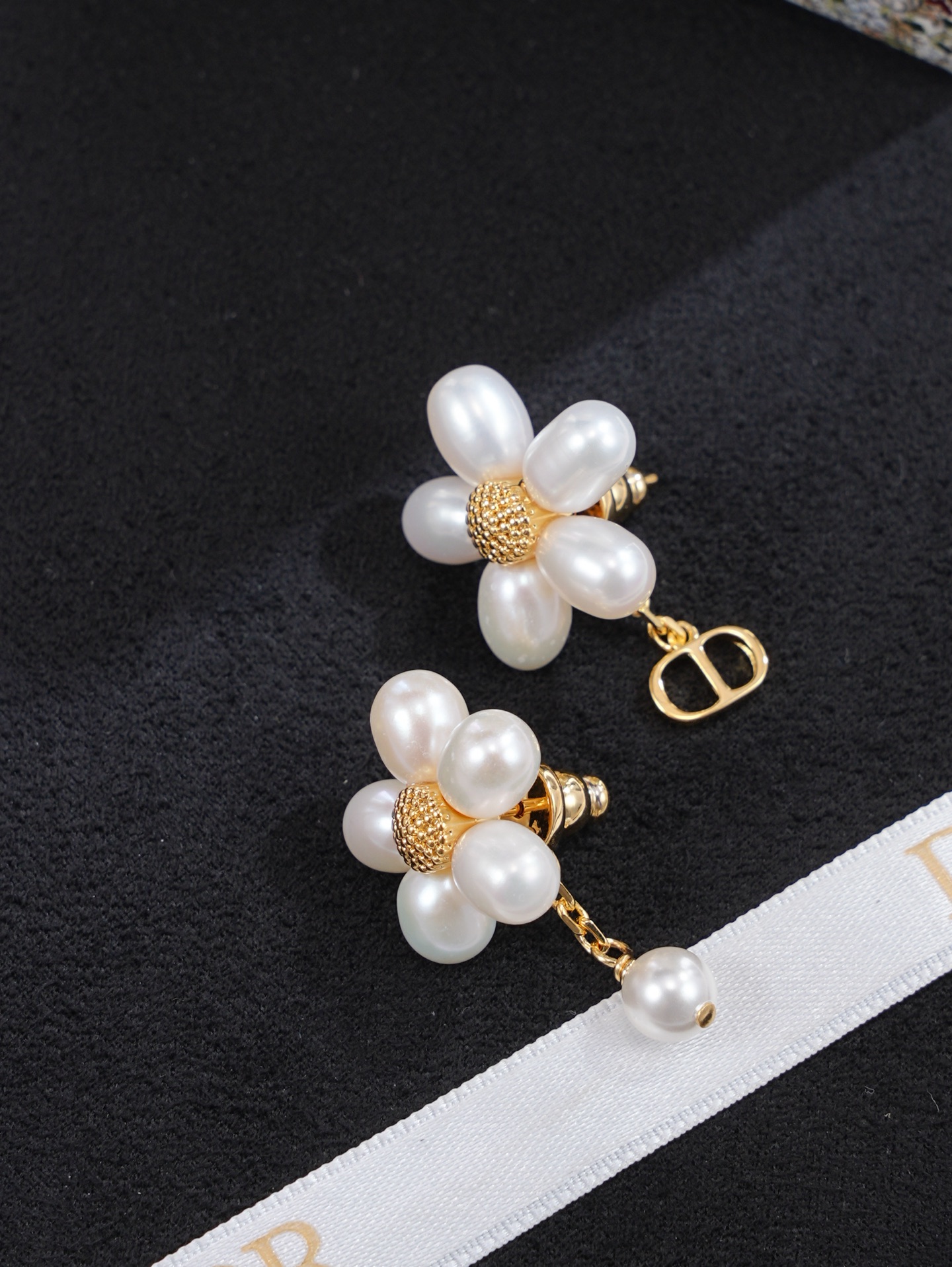 디올 귀걸이 134772 Dior Earrings 썸네일 이미지