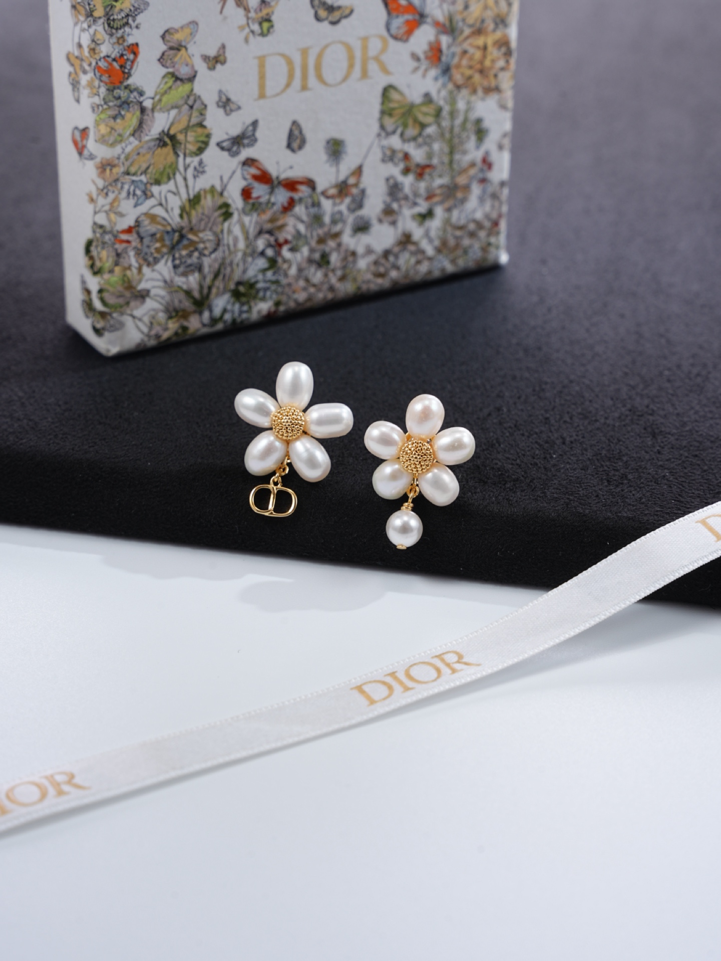 디올 귀걸이 134772 Dior Earrings 썸네일 이미지