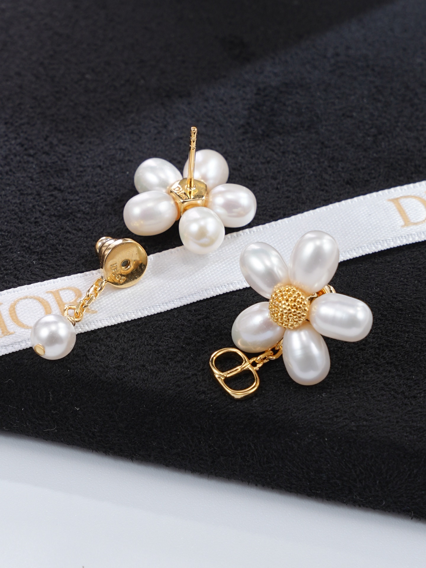 디올 귀걸이 134772 Dior Earrings 썸네일 이미지