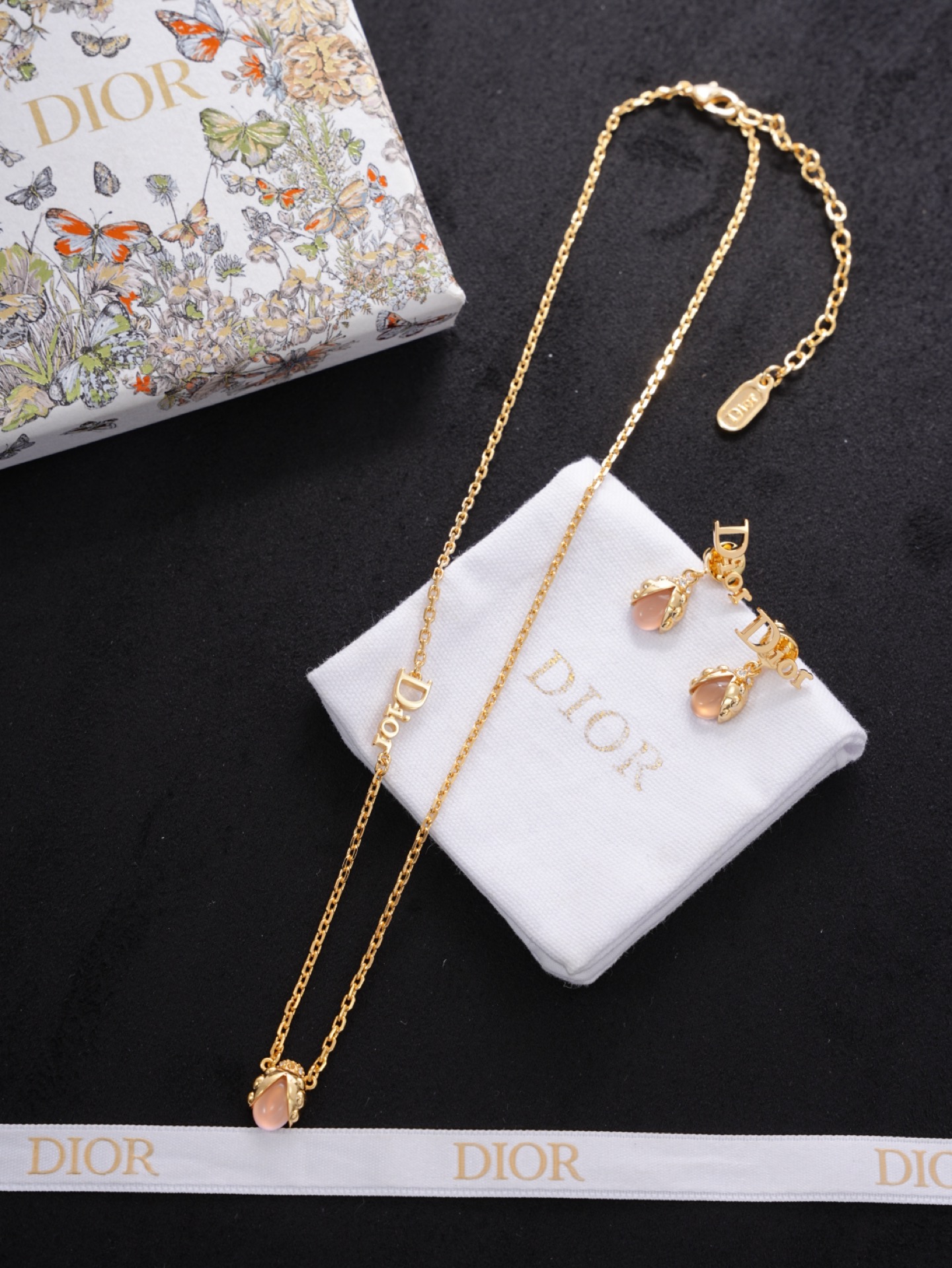디올 귀걸이 134538 Dior Earrings 썸네일 이미지