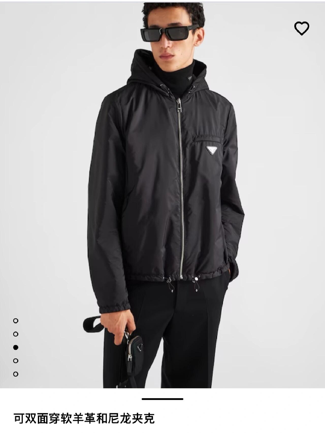 Prada 双面穿皮革尼龙连帽夹克 定制荔格云柔小羊皮革 以及韵孔丝滑平纹绸 纹理自然 光泽自然 舒适贴肤 双面魅力 一 Prada 双面穿皮革尼龙连帽夹克 定制荔格云柔小羊皮革 以及韵孔丝滑平纹绸 纹理自然 光泽自然 舒适贴肤 双面魅力 一