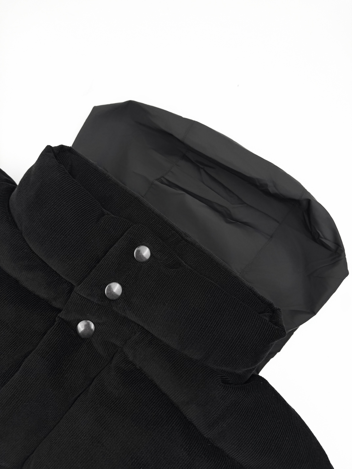 羽绒服 Prada 三角标功能性羽绒服定制丝绒臻品灯芯绒 质感醇厚 细腻纹理 使用新国标90白鸭绒(欢迎