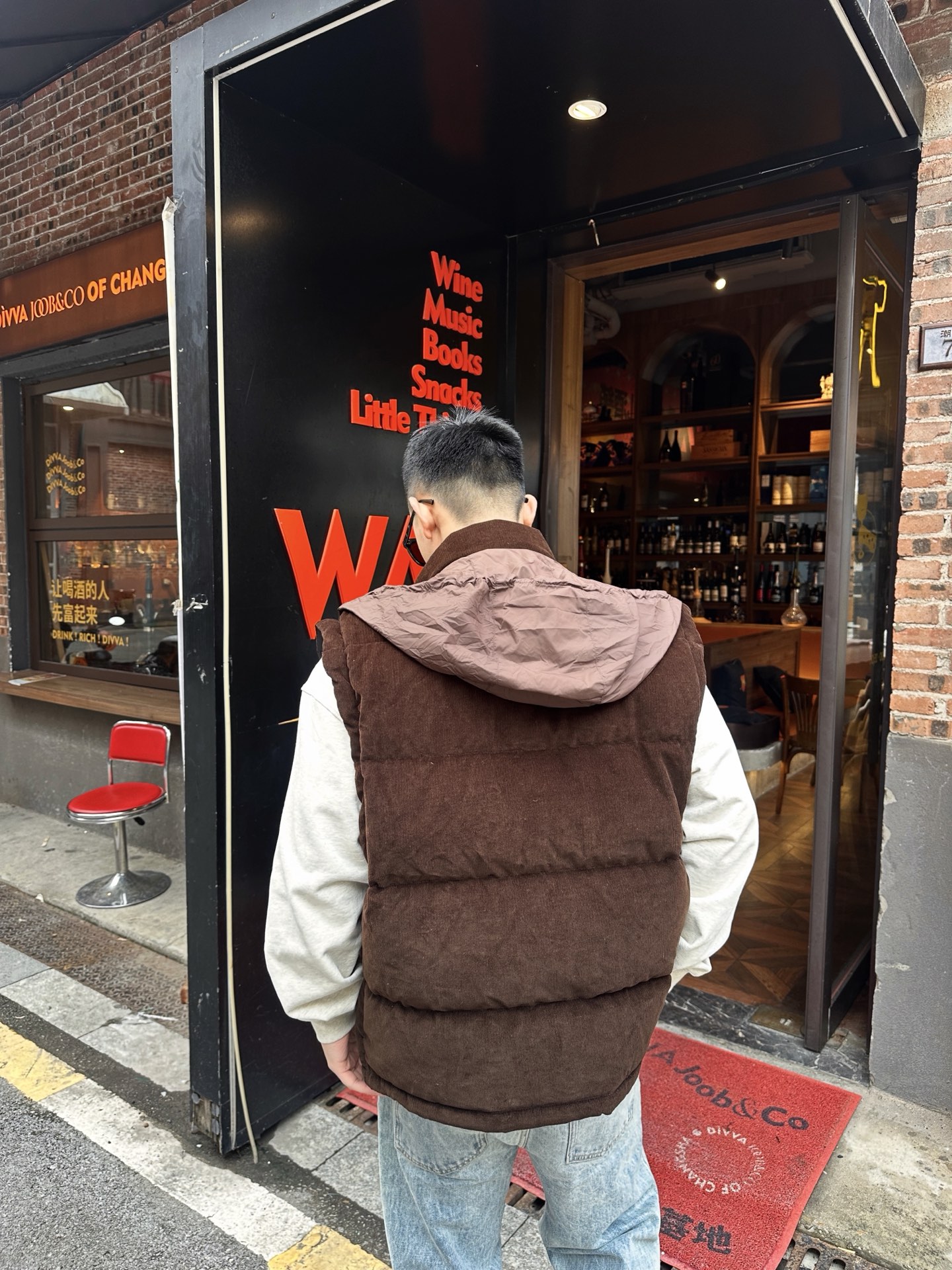 羽绒服 【功能讲解】隐藏式风帽 帽子可收纳