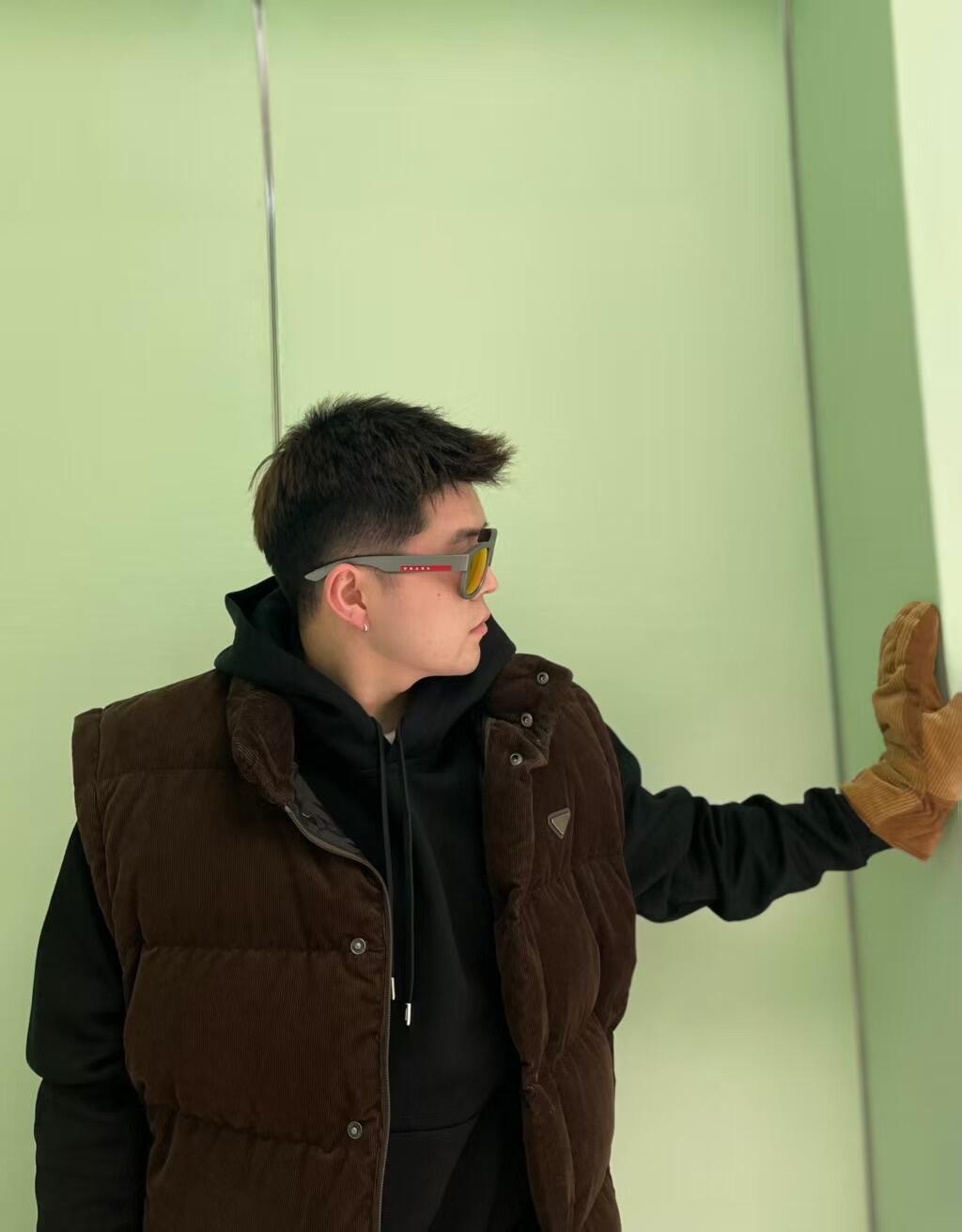 羽绒服 【 马甲面模特图 】