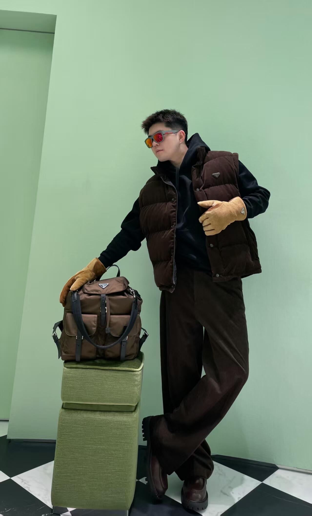 羽绒服 【 马甲面模特图 】