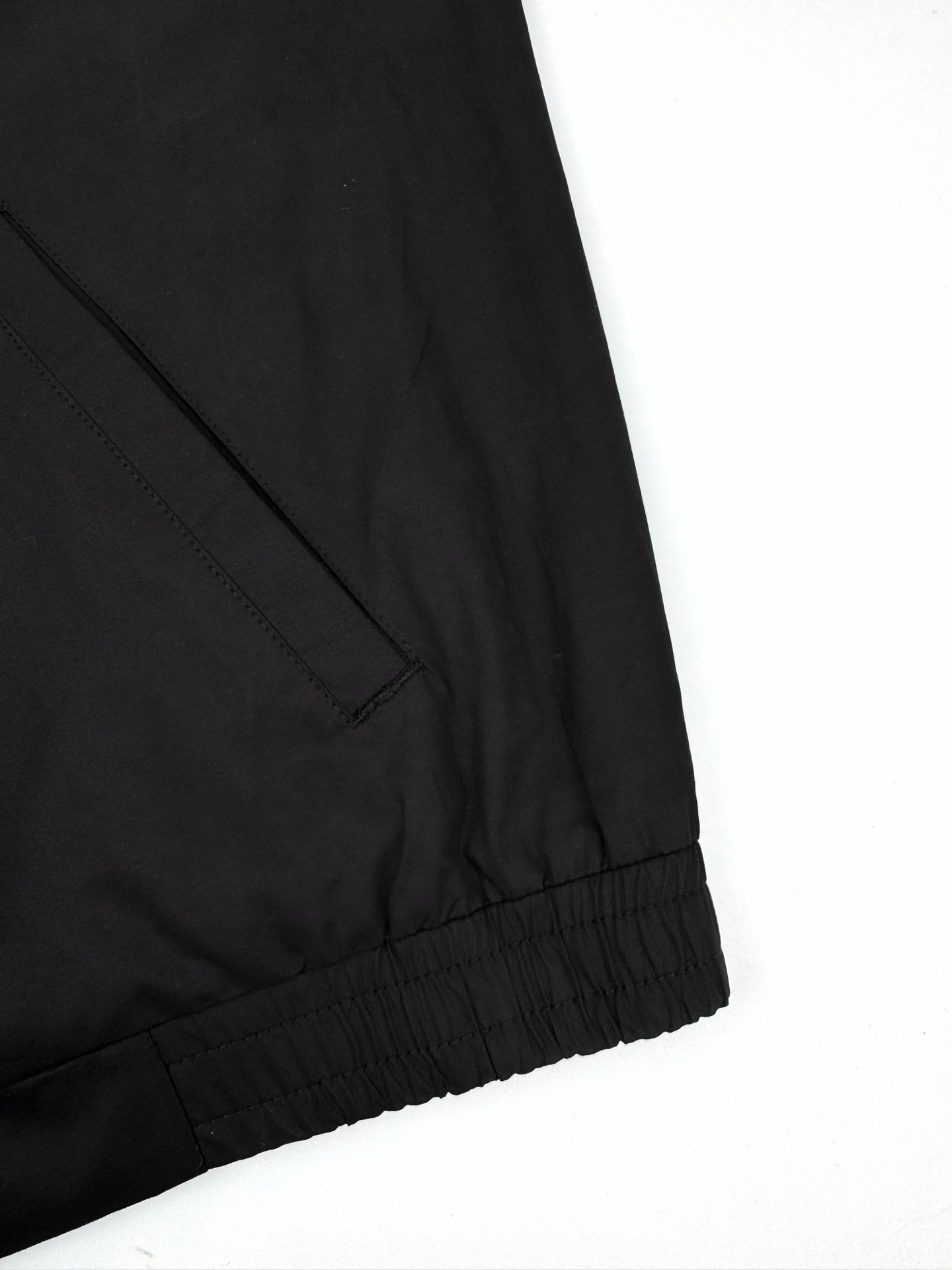 RAlPh Lauren 刺绣拉链夹克定制全棉双股小细斜雅致布 柔软丝滑 舒适贴肤 以纯粹到极致的黑调作