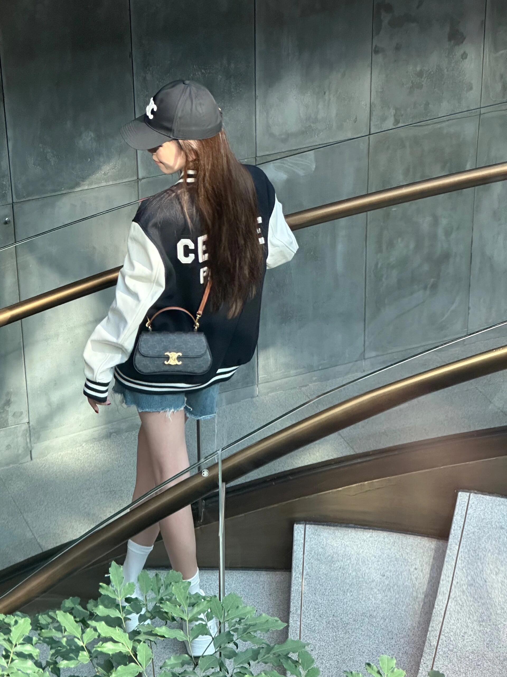 【 女模特图 】