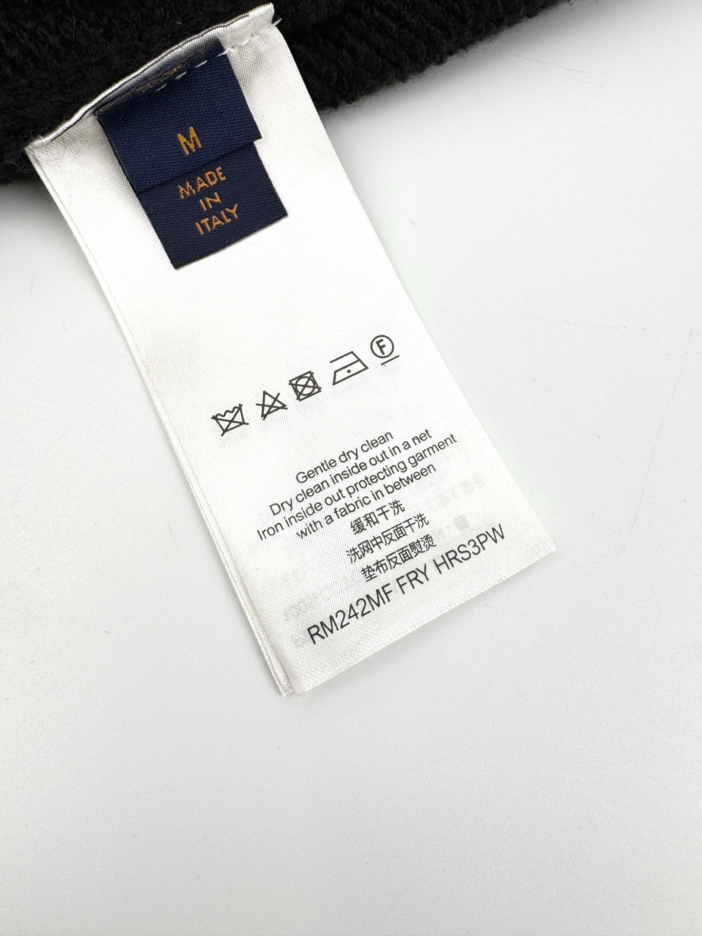 LOUIS VUITTON 字母镂空钩针毛衣定织云绒绵羊毛 质感卓越 舒适贴肤 经典黑色调散发与生俱来的