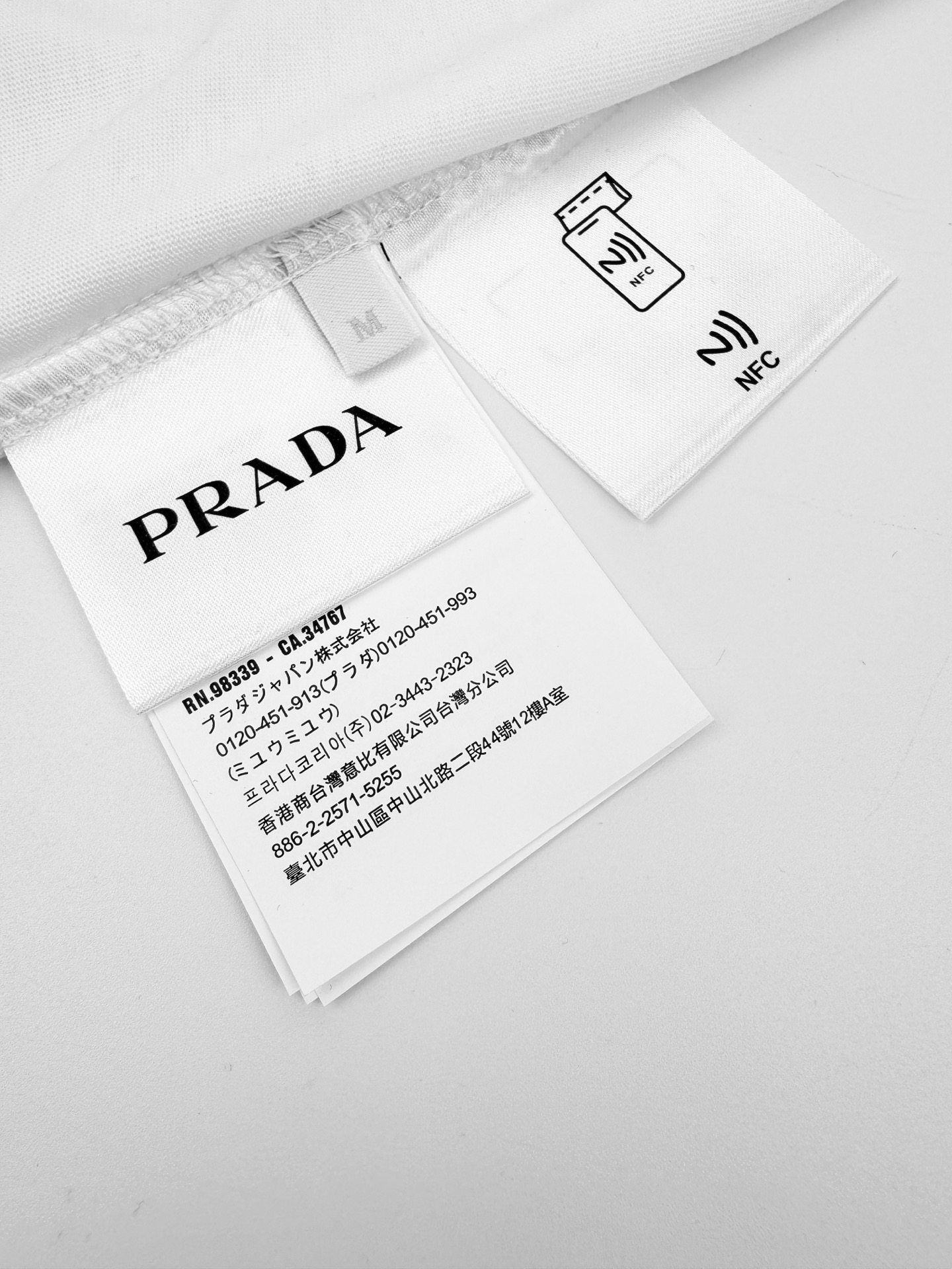 Prada 三角标口袋短袖