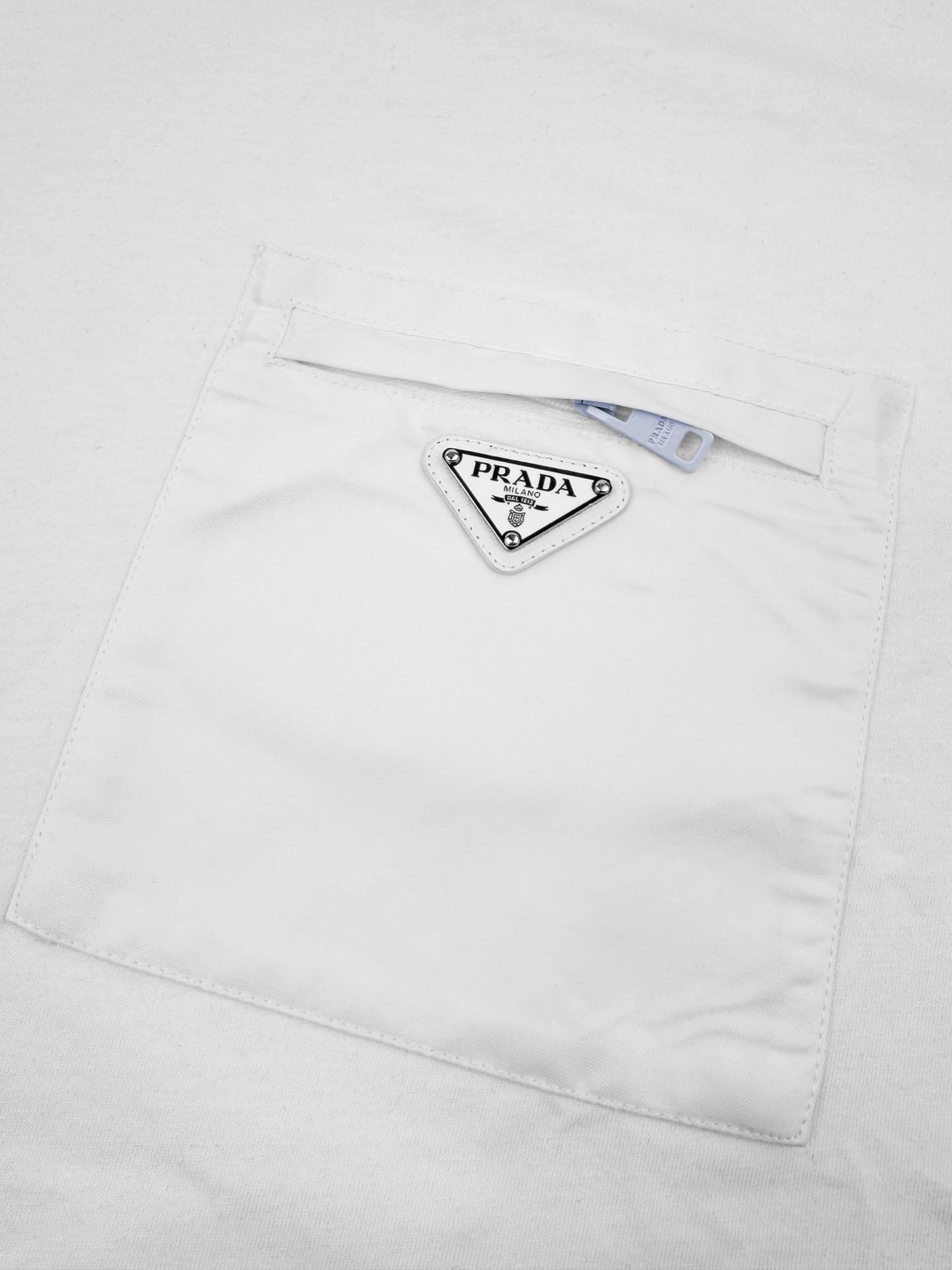 Prada 三角标口袋短袖