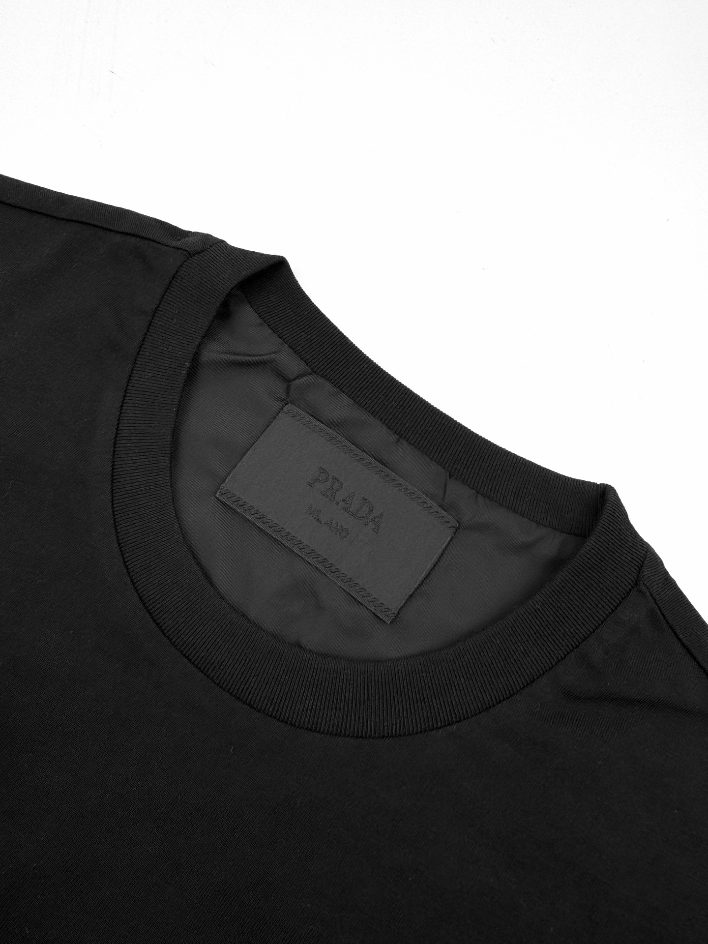 Prada 三角标口袋短袖