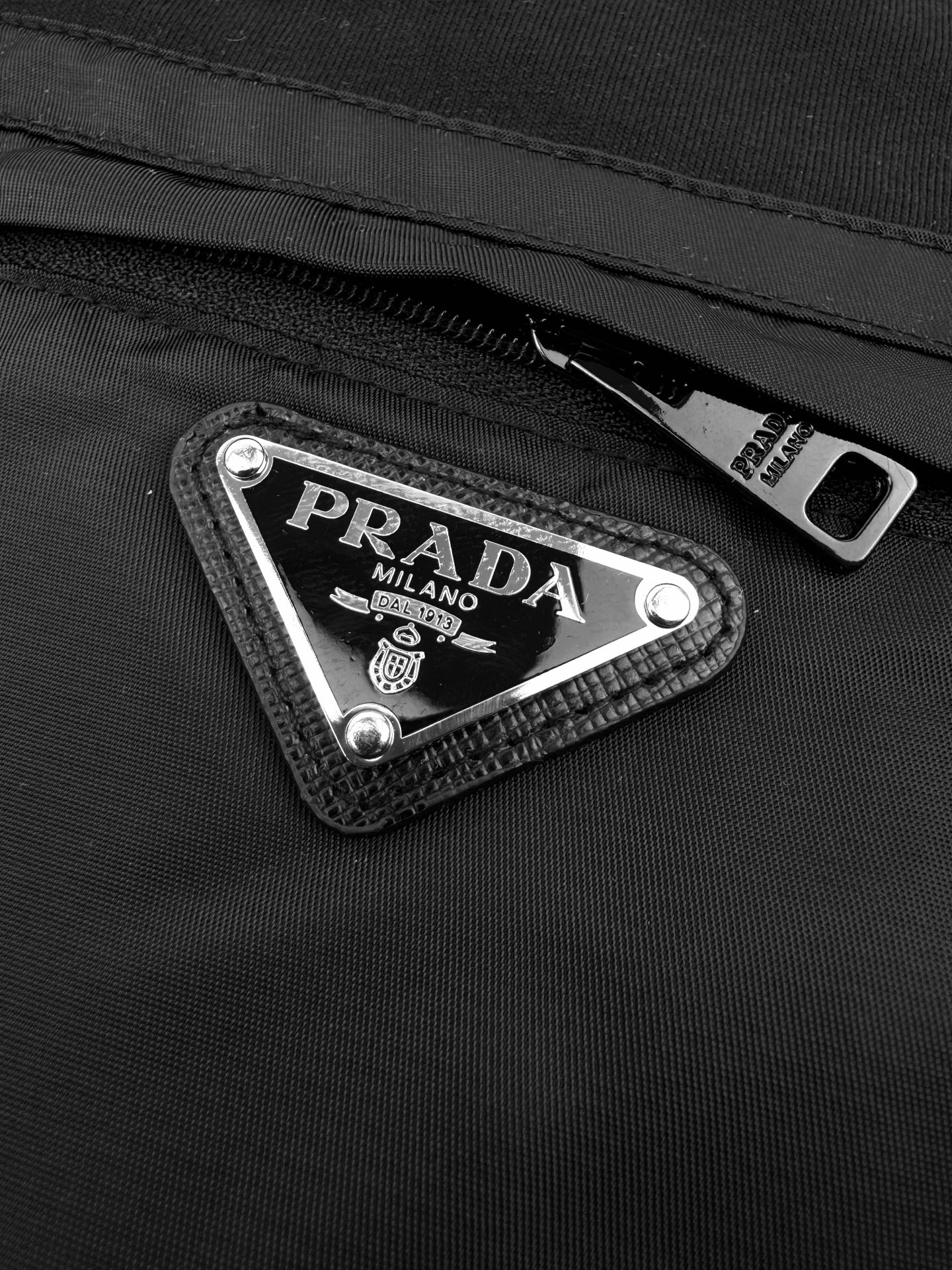 Prada 三角标口袋短袖