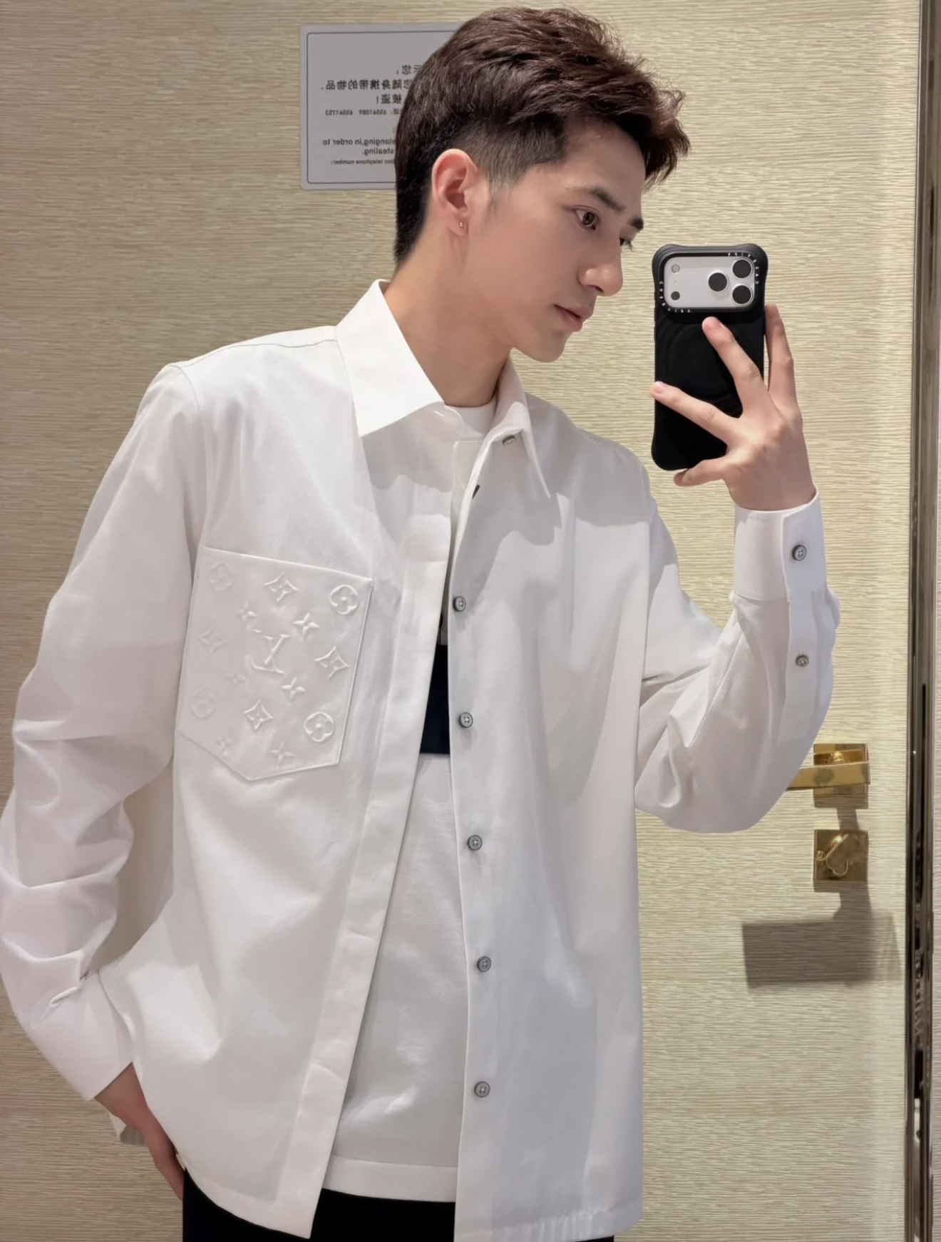 LOUIS VUITTON 压纹口袋衬衫 定制丝缎府绸 细腻柔软 舒适贴肤 一抹简约白 纯净如初 优雅自现 贴袋Mono