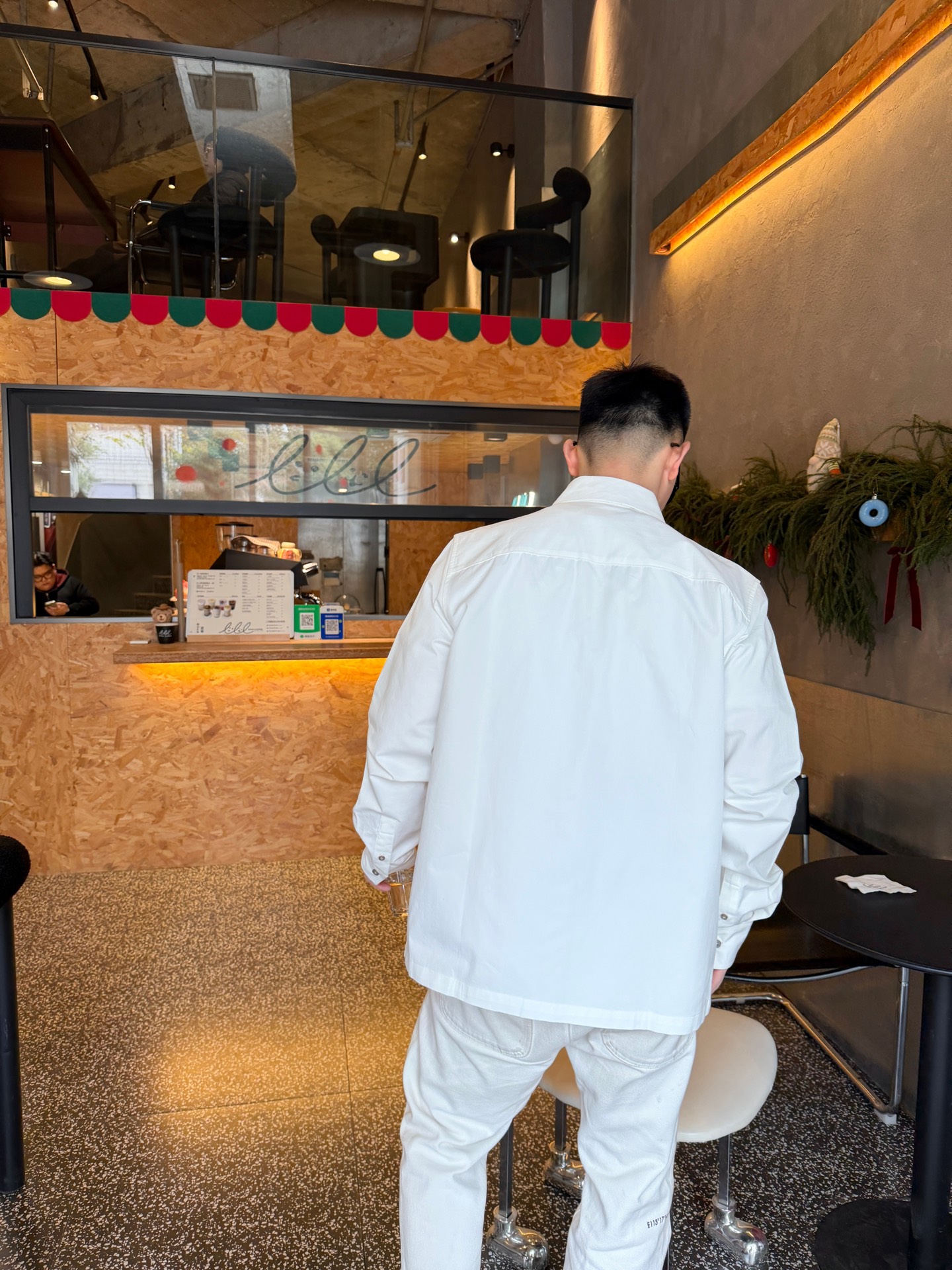 LOUIS VUITTON 压纹口袋衬衫 定制丝缎府绸 细腻柔软 舒适贴肤 一抹简约白 纯净如初 优雅自现 贴袋Mono