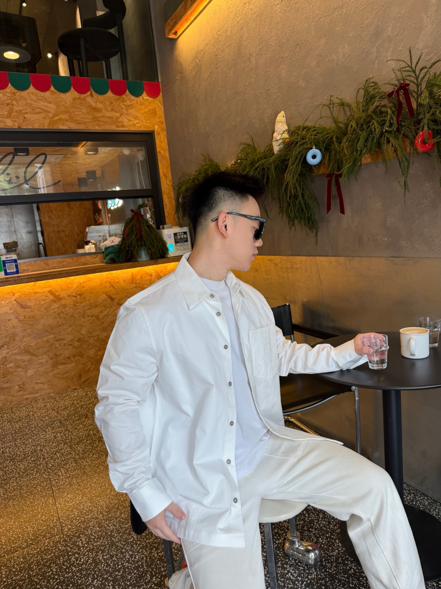 LOUIS VUITTON 压纹口袋衬衫 定制丝缎府绸 细腻柔软 舒适贴肤 一抹简约白 纯净如初 优雅自现 贴袋Mono