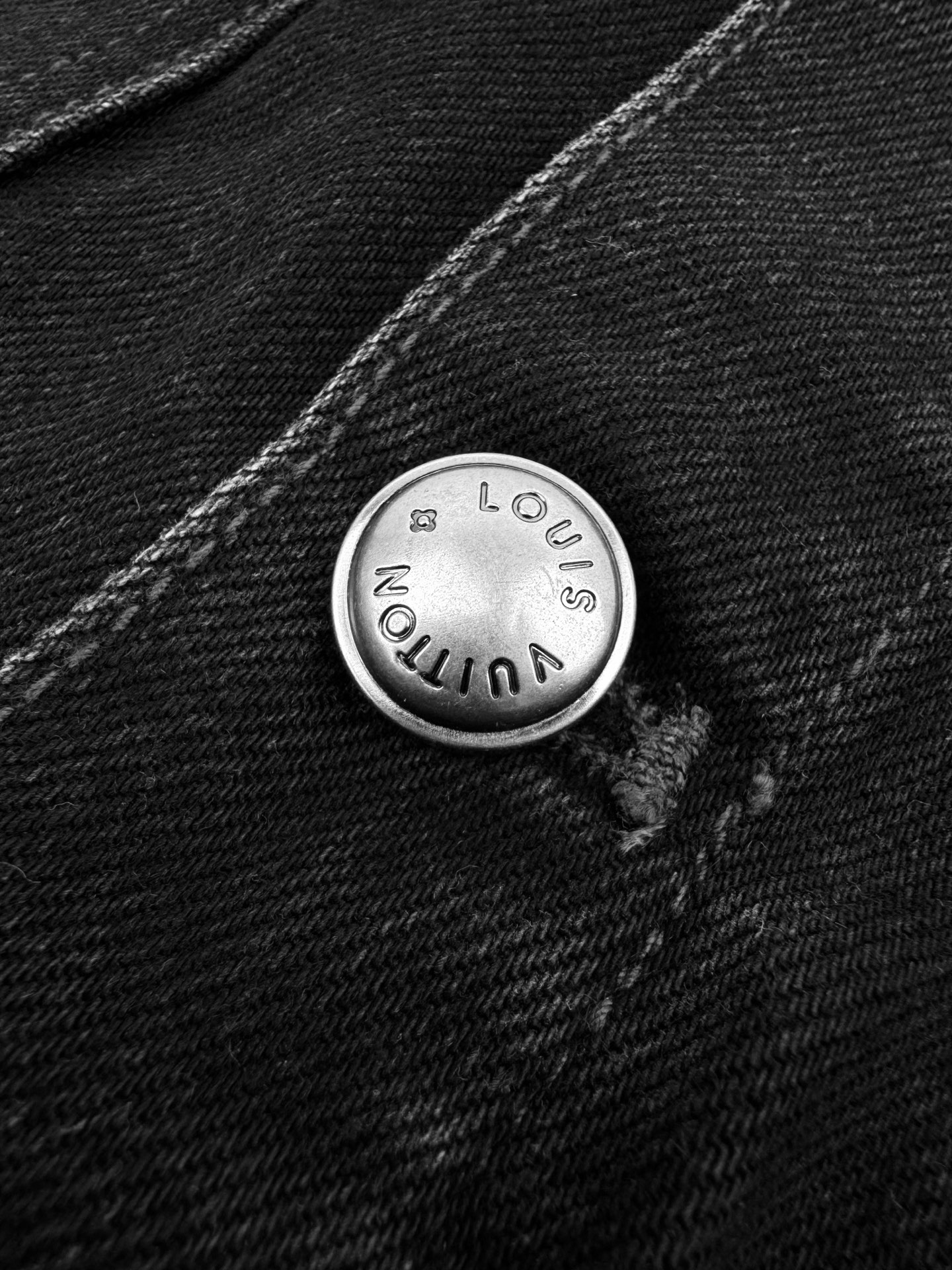 Louis Vuitton LOUIS VUITTON 水洗破洞牛仔夹克