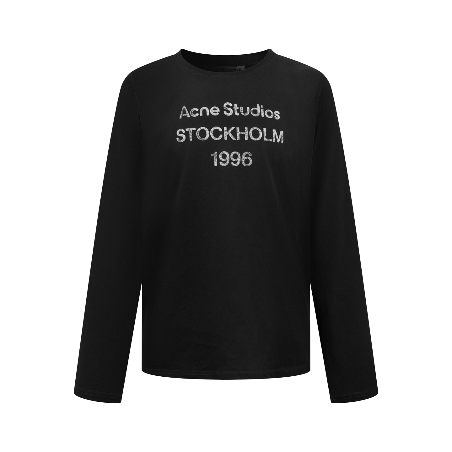 Acne Studios 定制云绒爽滑雪感棉 垂感爽滑 细腻透气 一抹曜石黑悄然绽放 松弛疏离 奢感自生 Acne Studios 1996徽标图案点缀于胸前 字母笔触的深浅不均 宛如岁月镌刻的印记 加以喷绘做旧的不完美感为升华 形成柔与刚的视觉碰撞 无需多言 设计自会说话 让衣服成为穿者个性的延伸