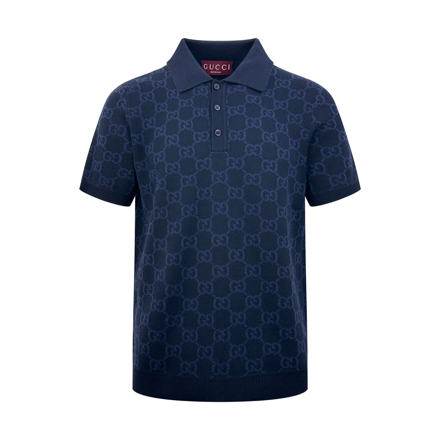 NO:845283,Gucci jacquard all-over printed short-sleeved sweater. Custom-woven double G gilt silk cotton knit. Soft and smooth, skin-friendly and breathable. Mist-like obsidian dark blue. It is restrained, deep and not exaggerated. The flow of light and shadow reveals a century-old retro classic Tibetan luxury charm. The double G is intertwined and spread throughout the whole area. The silky soft light is dyed with retro dark patterns. Complex and orderly. Luxurious and low-key. The Italian style of luxury and elegance is laid out with handed down emblems.  Every square inch shows the immortal aristocratic style. Process 1: Jacquard tissue imported from Germany. Precisely control the arrangement and interweaving of yarns. Carefully interweave the GG monogram pattern on the loom to make the fabric more vivid and three-dimensional. Process 2: Use three-dimensional seams. It uses a specific sewing method at the seams to make the clothes more three-dimensional and fit the body. The workmanship is cumbersome and complicated. Process 3: The process of adding softening and deodorizing garments to washing water. Using professional washing equipment and specific detergents.  Deep clean and deodorize clothes Improve the feel and appearance of clothes Accessories Customized 1:1 Gucci buttons Customized 1:1 Gucci trademark Fit Loose fit Size S M L XL Style number AA581-A85,,gucci,sweaters,T-shirt,19860909Gucci 提花满印短袖毛衣 定织双G鎏柔丝棉针织 软糯垂顺 亲肤透气 雾感曜石深蓝 内敛深邃不浮夸 光影流转间尽释百年复古典藏奢韵 满幅双G全域交织蔓延 丝润柔光晕染复古暗纹 繁而有序 奢而低调 以传世徽序铺陈意式顶奢雅韵 方寸之间尽显不朽贵族格调 工艺1: 德国进口机提花组织而成 精确地控制纱线的排列和交织方式 在织机上精心交织GG字母交织图案镶饰 织物更加生动立体 工艺2: 采用接缝立体缝线 它通过在接缝处使用特定的缝纫方法 使衣物呈现出更加立体和贴合身体的效果 做工繁琐复杂 工艺3: 成衣洗水加软去味工艺 通过专业的洗涤设备和特定的洗涤剂 对衣物进行深度清洁和去味处理 改善衣物的手感和外观 辅料 定制1:1 Gucci 钮扣 定制1:1 Gucci 商标 版型 宽松版型 尺码 S M L XL 款号 AA581-A85,,gucci,sweaters,T-shirt,,Men's clothing