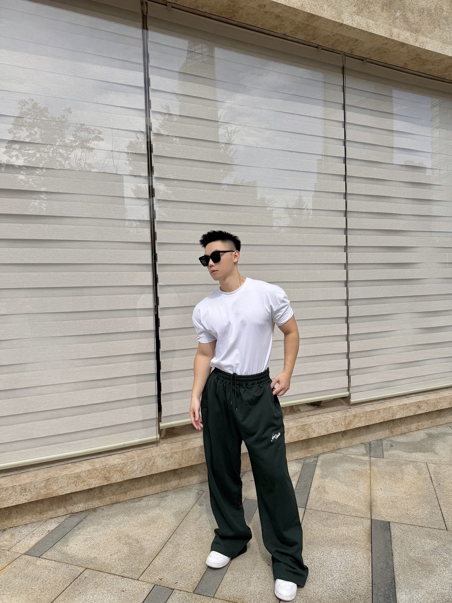 Acne Studios 刺绣长裤 定制森雾云絮磨毛抓绒 垂坠有型 柔糯亲肤 取色森雾墨绿 凝萃北欧深林幽谧暮色 复古沉
