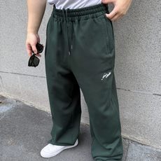 Acne Studios 刺绣长裤 定制森雾云絮磨毛抓绒 垂坠有型 柔糯亲肤 取色森雾墨绿 凝萃北欧深林幽谧暮色 复古沉 Acne Studios 刺绣长裤 定制森雾云絮磨毛抓绒 垂坠有型 柔糯亲肤 取色森雾墨绿 凝萃北欧深林幽谧暮色 复古沉