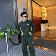Acne Studios 刺绣长袖 定制森雾云絮有机棉针织 细腻柔软 舒适亲肤 取色森雾墨绿 凝萃北欧深林幽谧暮色 复古 Acne Studios 刺绣长袖 定制森雾云絮有机棉针织 细腻柔软 舒适亲肤 取色森雾墨绿 凝萃北欧深林幽谧暮色 复古