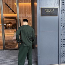 Acne Studios 刺绣长袖 定制森雾云絮有机棉针织 细腻柔软 舒适亲肤 取色森雾墨绿 凝萃北欧深林幽谧暮色 复古 Acne Studios 刺绣长袖 定制森雾云絮有机棉针织 细腻柔软 舒适亲肤 取色森雾墨绿 凝萃北欧深林幽谧暮色 复古