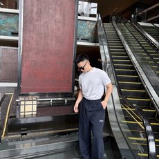 Acne Studios 刺绣长裤 定制森雾云絮磨毛抓绒 垂坠有型 柔糯亲肤 取色森雾墨绿 凝萃北欧深林幽谧暮色 复古沉 Acne Studios 刺绣长裤 定制森雾云絮磨毛抓绒 垂坠有型 柔糯亲肤 取色森雾墨绿 凝萃北欧深林幽谧暮色 复古沉