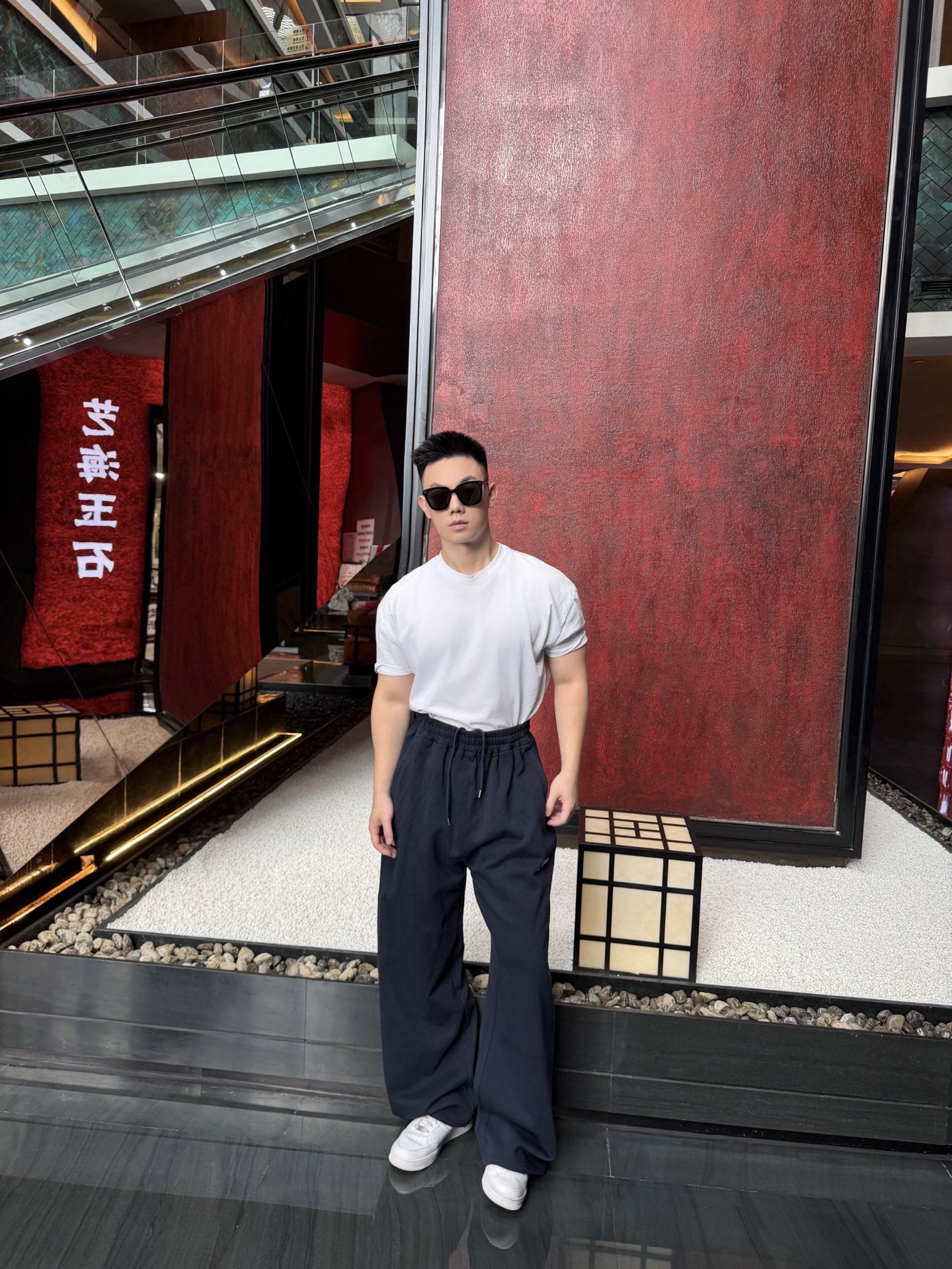 Acne Studios 刺绣长裤 定制森雾云絮磨毛抓绒 垂坠有型 柔糯亲肤 取色森雾墨绿 凝萃北欧深林幽谧暮色 复古沉