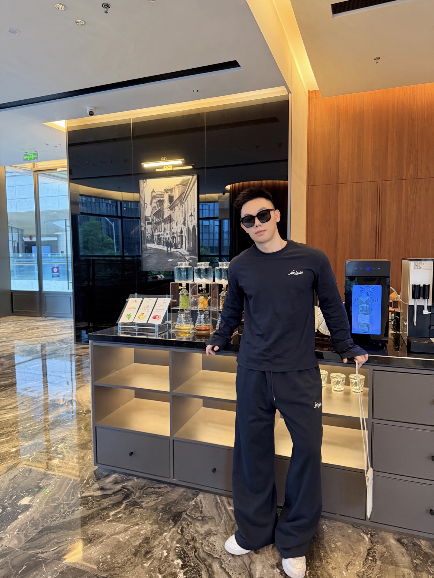 Acne Studios 刺绣长裤 定制森雾云絮磨毛抓绒 垂坠有型 柔糯亲肤 取色森雾墨绿 凝萃北欧深林幽谧暮色 复古沉