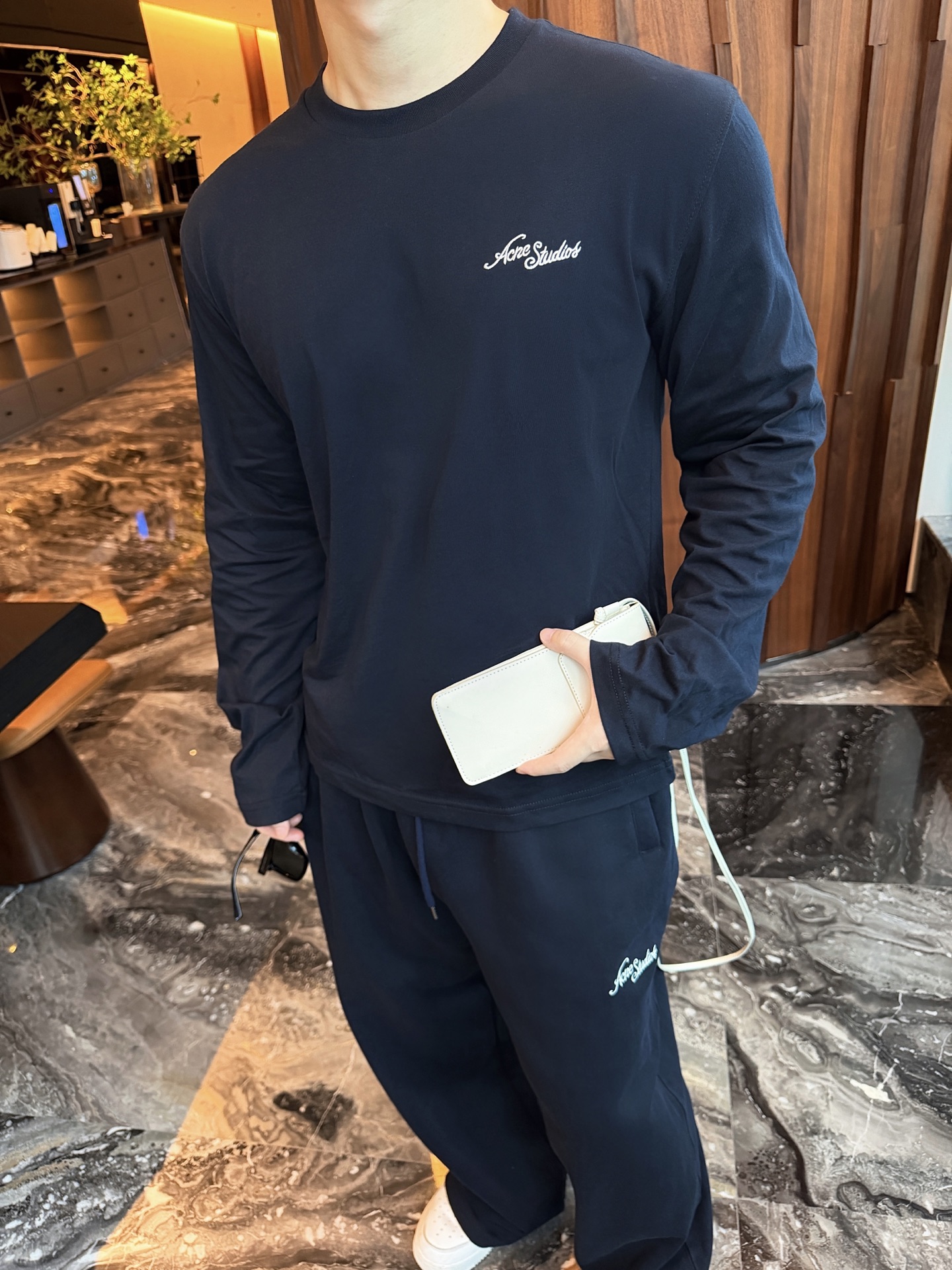 Acne Studios 刺绣长袖 定制森雾云絮有机棉针织 细腻柔软 舒适亲肤 取色深海军蓝 凝萃深海暮色的静谧深邃 复