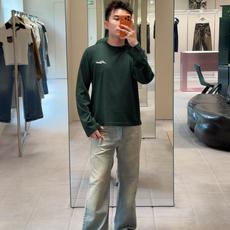 Acne Studios 刺绣长袖 定制森雾云絮有机棉针织 细腻柔软 舒适亲肤 取色森雾墨绿 凝萃北欧深林幽谧暮色 复古 Acne Studios 刺绣长袖 定制森雾云絮有机棉针织 细腻柔软 舒适亲肤 取色森雾墨绿 凝萃北欧深林幽谧暮色 复古
