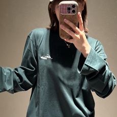 Acne Studios 刺绣长袖 定制森雾云絮有机棉针织 细腻柔软 舒适亲肤 取色森雾墨绿 凝萃北欧深林幽谧暮色 复古 Acne Studios 刺绣长袖 定制森雾云絮有机棉针织 细腻柔软 舒适亲肤 取色森雾墨绿 凝萃北欧深林幽谧暮色 复古
