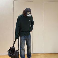 Acne Studios 刺绣长袖 定制森雾云絮有机棉针织 细腻柔软 舒适亲肤 取色森雾墨绿 凝萃北欧深林幽谧暮色 复古 Acne Studios 刺绣长袖 定制森雾云絮有机棉针织 细腻柔软 舒适亲肤 取色森雾墨绿 凝萃北欧深林幽谧暮色 复古