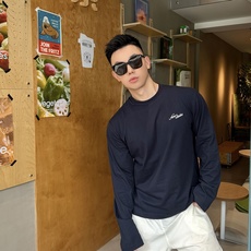 Acne Studios 刺绣长袖 定制森雾云絮有机棉针织 细腻柔软 舒适亲肤 取色深海军蓝 凝萃深海暮色的静谧深邃 复 Acne Studios 刺绣长袖 定制森雾云絮有机棉针织 细腻柔软 舒适亲肤 取色深海军蓝 凝萃深海暮色的静谧深邃 复