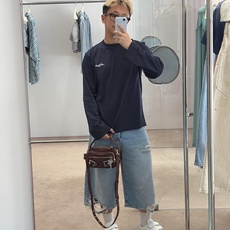 Acne Studios 刺绣长袖 定制森雾云絮有机棉针织 细腻柔软 舒适亲肤 取色深海军蓝 凝萃深海暮色的静谧深邃 复 Acne Studios 刺绣长袖 定制森雾云絮有机棉针织 细腻柔软 舒适亲肤 取色深海军蓝 凝萃深海暮色的静谧深邃 复