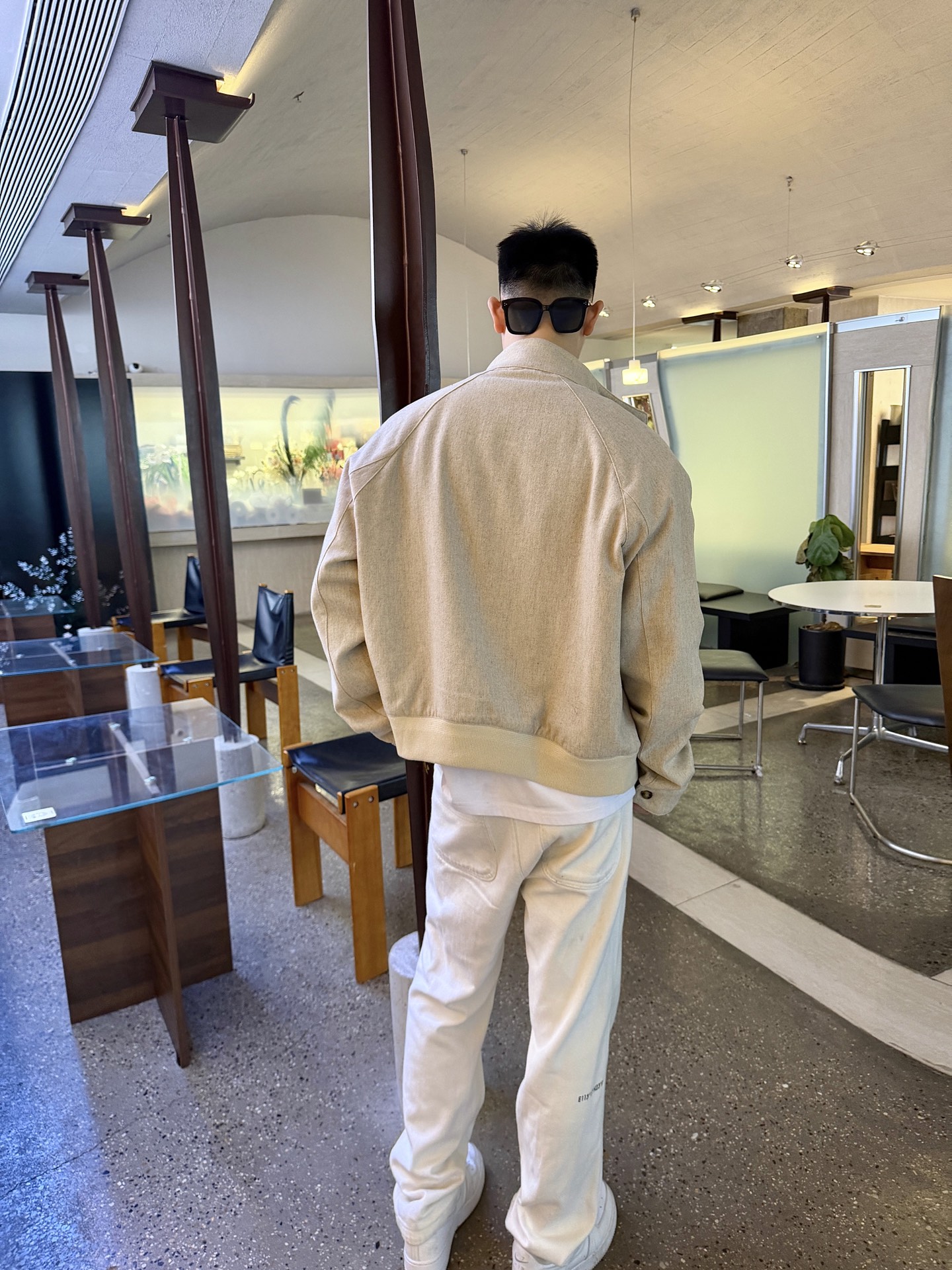 Loewe Anagram 压花羊毛拉链夹克 定织凝雾奢绒羊毛混纺 温润细腻 舒适贴肤 凝萃柔雾燕麦色 低饱和温润质感 