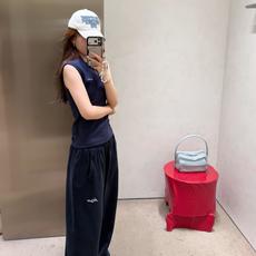 Acne Studios 刺绣长裤 定制森雾云絮磨毛抓绒 垂坠有型 柔糯亲肤 取色森雾墨绿 凝萃北欧深林幽谧暮色 复古沉 Acne Studios 刺绣长裤 定制森雾云絮磨毛抓绒 垂坠有型 柔糯亲肤 取色森雾墨绿 凝萃北欧深林幽谧暮色 复古沉
