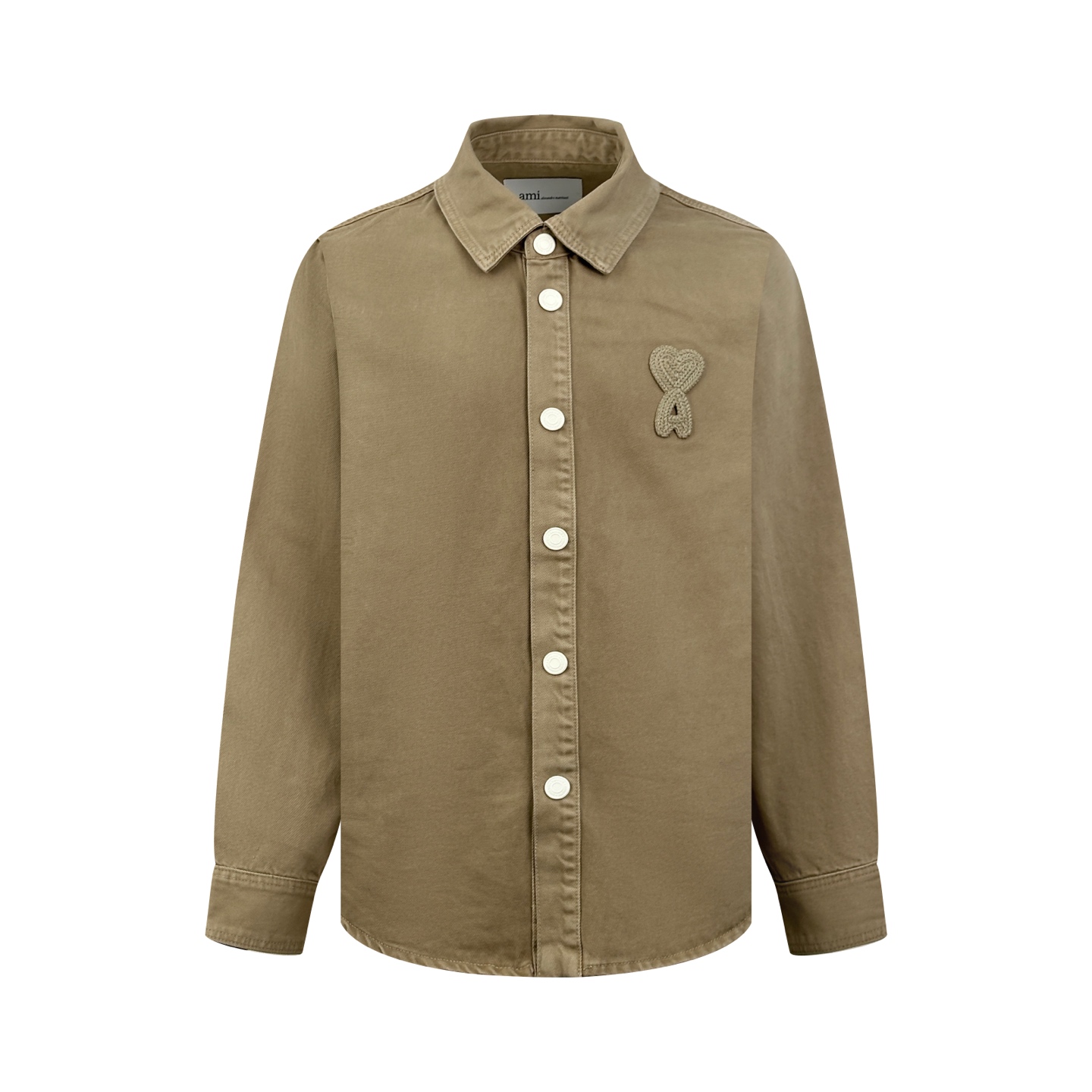 NO:956134,Ami Paris woven love denim jacket, custom-made gelatin soft-gloss combed cotton, stiff and soft, comfortable and close to the skin, with fog velvet khaki as the base, like the soft light in the autumn wilderness, warm and mellow with bones, showing luxury and elegance in minimalism. The collection-level same-color woven love logo on the chest is integrated into the texture of the body with fine stitching, noble and restrained, with the Maison's logo. The minimalist shirt silhouette is stretched and has a calm charm.  It perfectly combines French laziness and relaxation with high-end minimalist luxury. It reveals the calm and elegant French relaxed style in the space of restraint. Process 1: Using imported machine embroidery seal technology. Using advanced computer control system and precision mechanical components to realize Ami weaving love logo operation with high precision and smooth and delicate lines. Process 2: Stone-ground light fermentation, bleaching and softening. The mutual friction between pumice and clothing causes wear and fading effects on the denim surface.  Through the combination of pulling and bleaching, the clothes can produce a certain texture and stretching effect while bleaching. Process 3: Stir-fried snowballs, stir-fried salt, prepare a corresponding solution, add a certain amount of dye, soak the denim material in it to absorb the solvent, then scrub and dry it to further fade and oxidize. Accessories Customized 1:1 Ami buttons Customized 1:1 Ami trademark Version Loose version Size S M L XL Style number  BB864-B70,,jackets & coats,shirts,19860909Ami Paris 编织爱心牛仔外套 定制凝脂柔光精梳棉 挺括柔软 舒适贴肤 以雾绒卡其为底 似秋日旷野漫过柔光 温润醇厚间自带筋骨 于极简中尽显奢雅风骨 胸口典藏级同色编织爱心徽标 以细密针脚融于衣身肌理 矜贵内敛 自带世家标识度 极简衬衫廓形舒展有度 气韵从容 将法式慵懒松弛与高阶极简奢韵浑然糅合 于留白克制间 流露从容雅致的法式松弛格调 工艺1: 采用进口机刺绣章仔工艺 使用先进的计算机控制系统和精密的机械部件 实现Ami编织爱心徽标作业 精度高 线条流畅而细腻 工艺2: 石磨轻酵拉解漂加软 通过浮石与衣物的相互摩擦 使牛仔布表面产生磨损和褪色效果 通过拉扯和漂白相结合 使衣物在漂白的同时产生一定的纹理和拉伸效果 工艺3: 炒雪球 炒盐 特制对应的溶液 加入一定量的染色剂 将牛仔料浸泡其中吸收溶剂 再进行搓洗后晾干 使其进一步褪色和氧化 辅料 定制1:1 Ami 钮扣 定制1:1 Ami 商标 版型 宽松版型 尺码 S M L XL 款号 BB864-B70,,jackets & coats,shirts,,Men's clothing