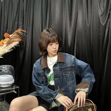 LOUIS VUITTON 皮革细节牛仔夹克 定制典藏酵染靛岚丹宁 挺括有型 舒适贴肤 天然靛蓝层层晕染 雾感哑光蓝调藏 LOUIS VUITTON 皮革细节牛仔夹克 定制典藏酵染靛岚丹宁 挺括有型 舒适贴肤 天然靛蓝层层晕染 雾感哑光蓝调藏